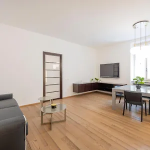 Apartment Royal - Centro, Milan