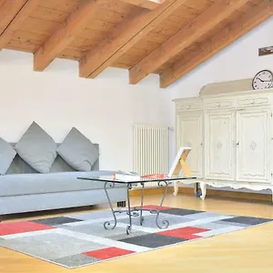 Apartment Via Giuseppe Mazzini, Milan